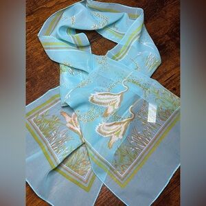 Elegant Vtg Scarf with Crane Design